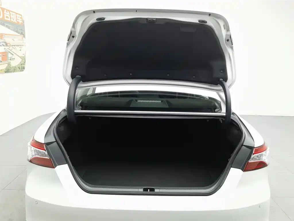 Toyota Camry 2020 — фото 16