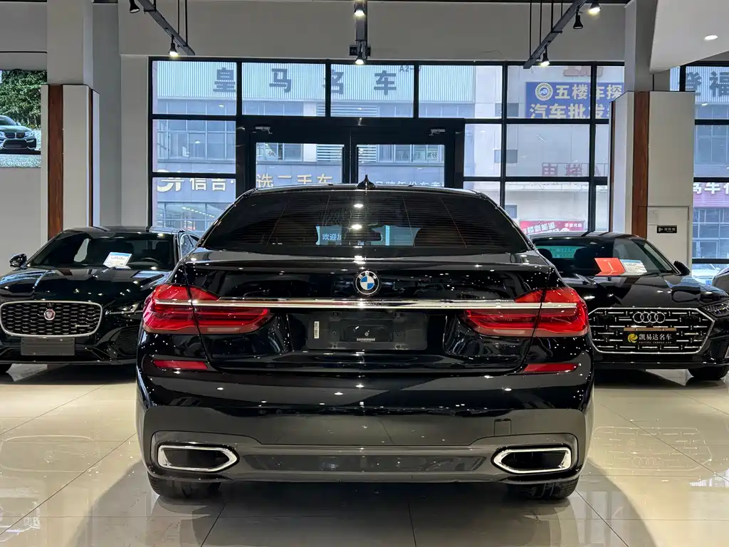 BMW 7 Series 2019 — фото 28