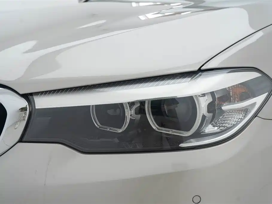 BMW 5 Series 2019 — фото 23