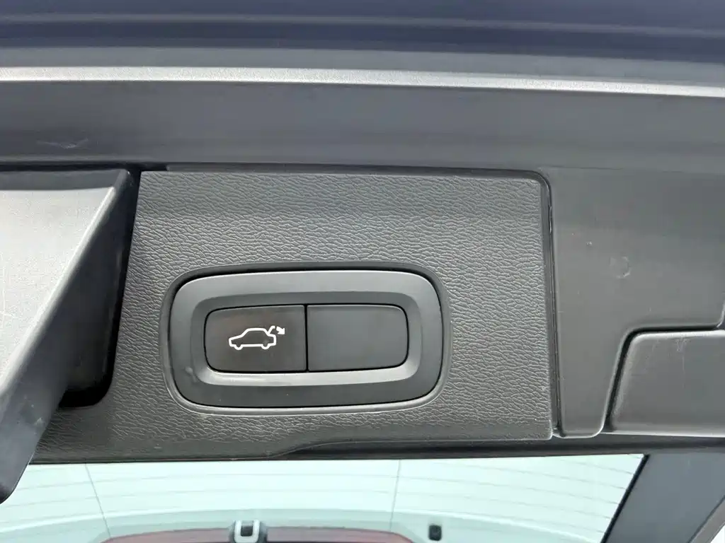 Volvo XC60 2021 — фото 15