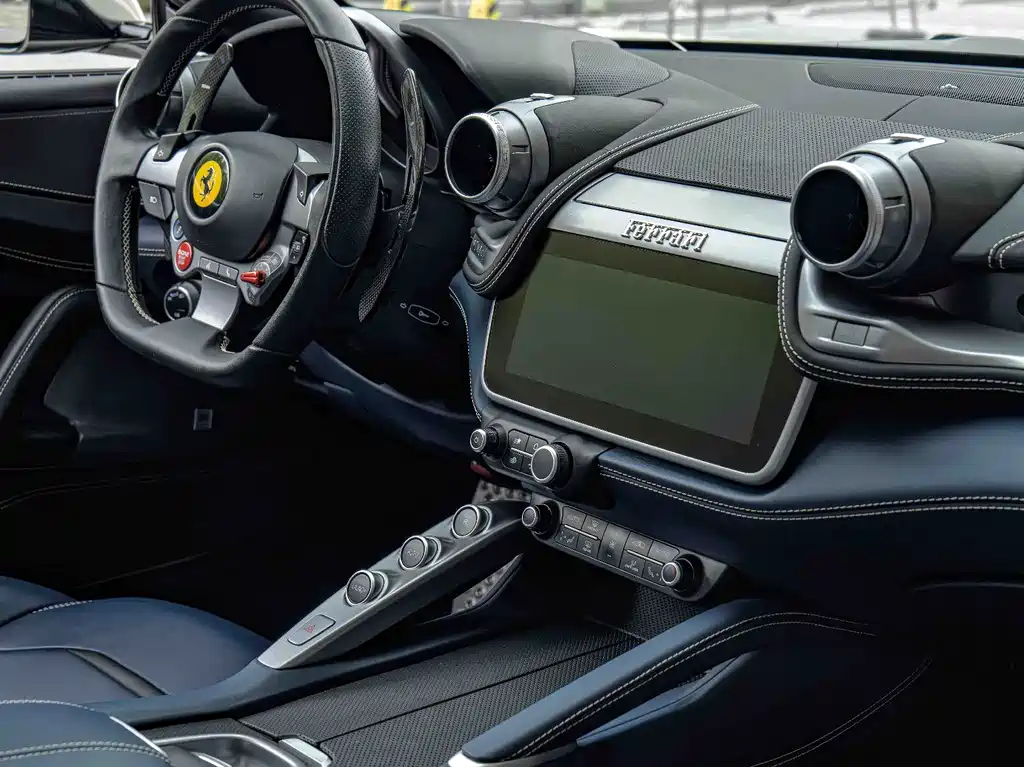 Ferrari GTC4Lusso 2018 — фото 15