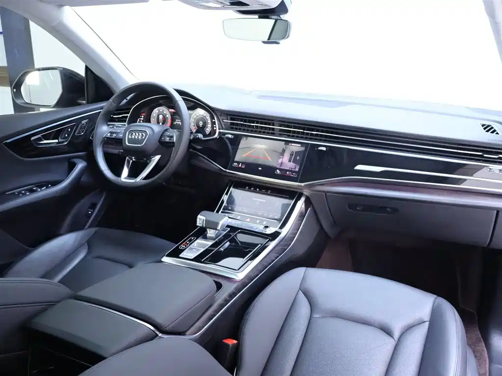 Audi Q8 2023 — фото 19