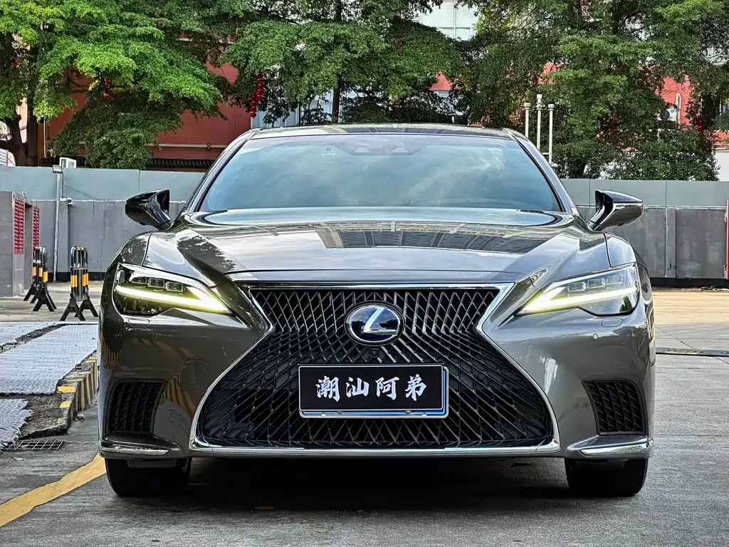 Lexus LS 2021