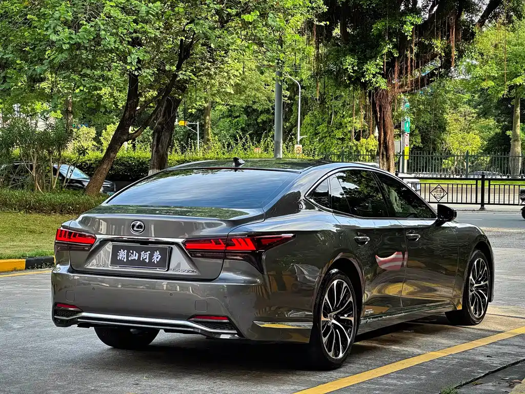 Lexus LS 2021