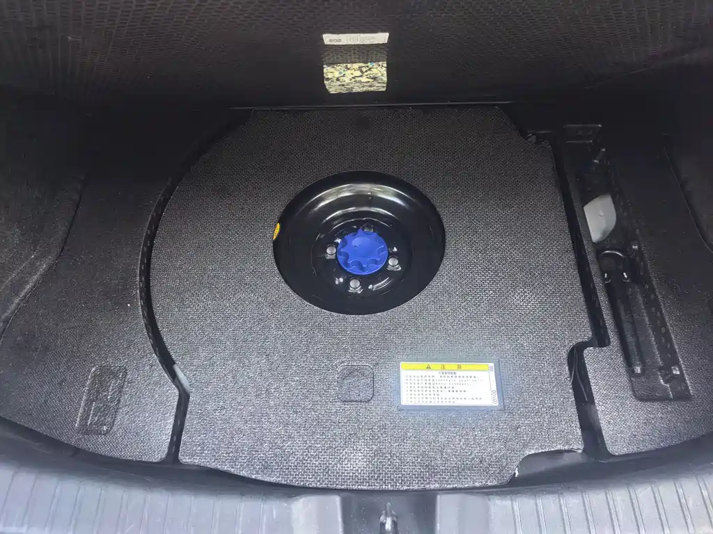 Toyota Yaris L 2023 — фото 14