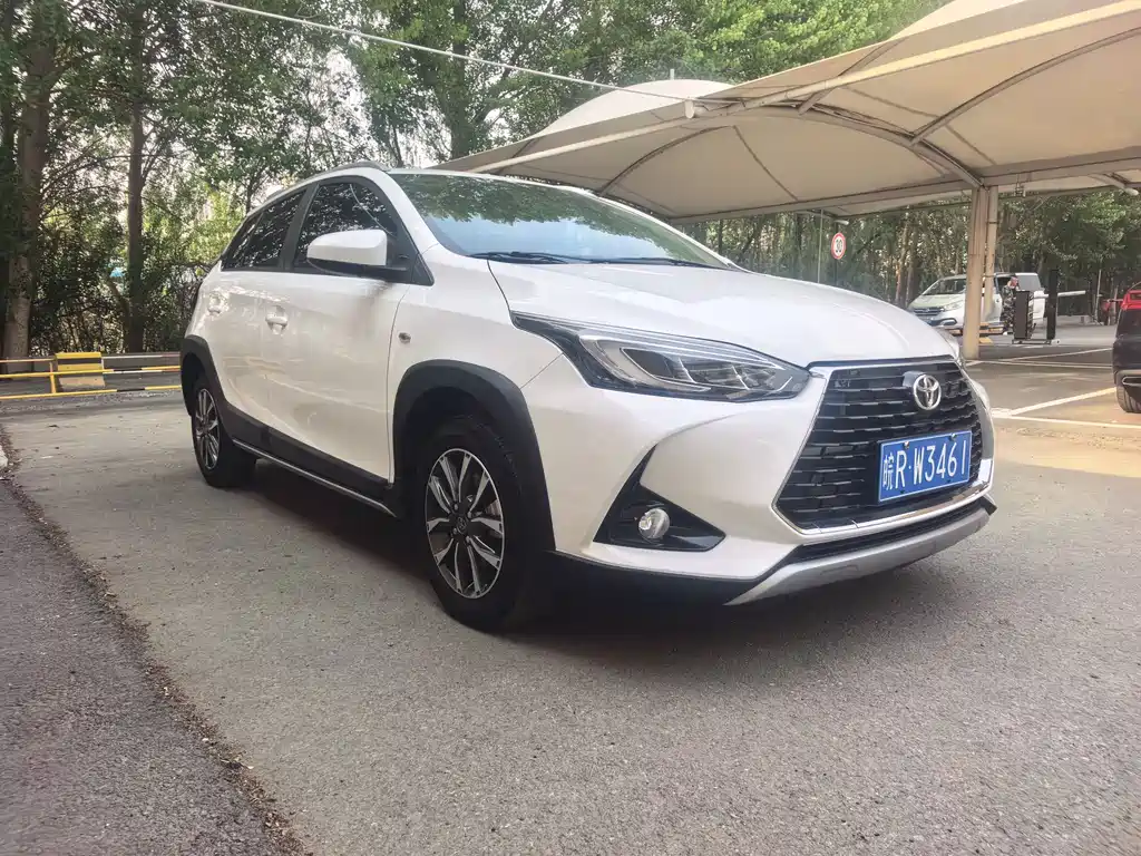 Toyota Yaris L 2023 — фото 3