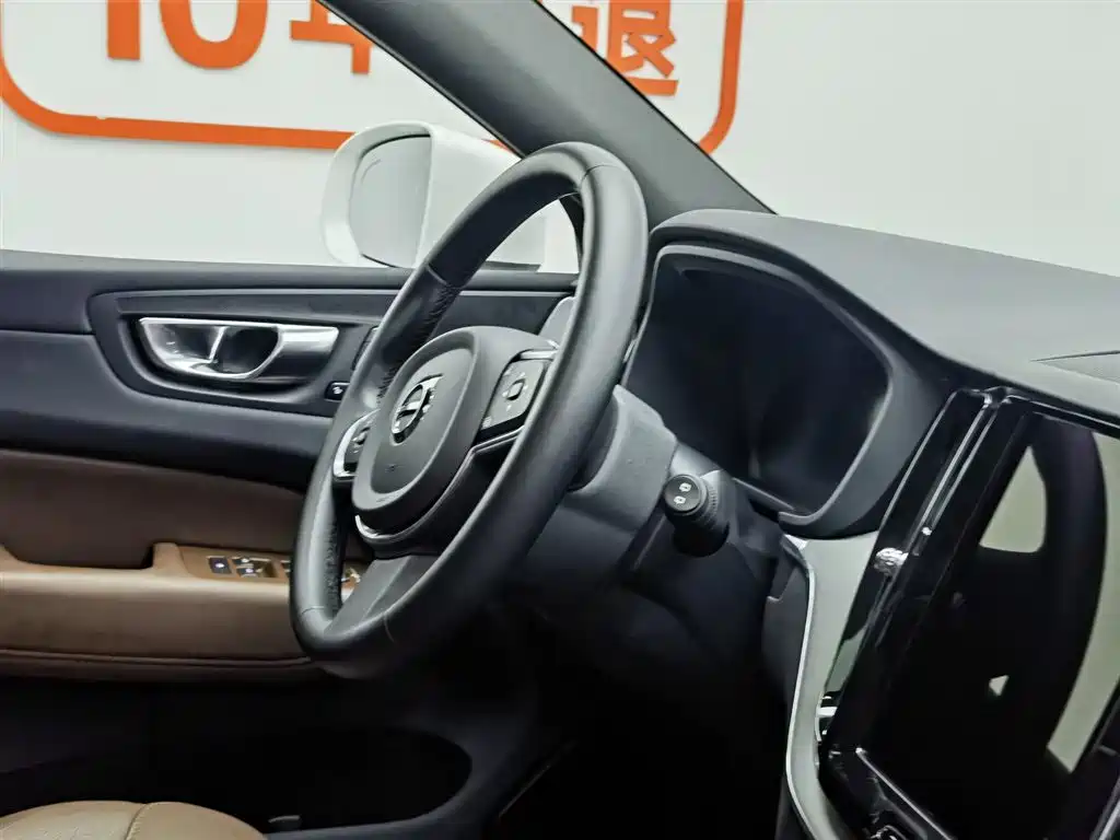 Volvo XC60 2023 — фото 22