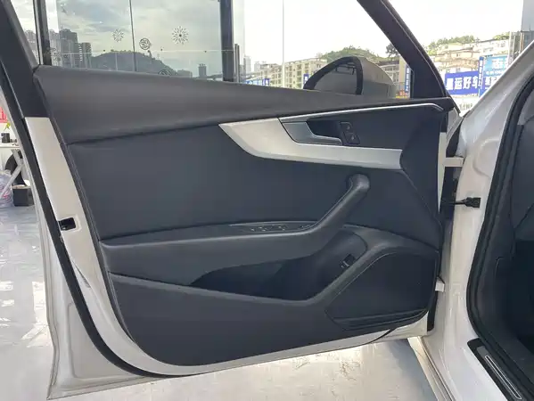 Audi A4L 2021