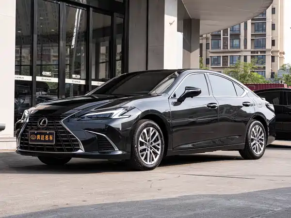 Lexus ES 2025