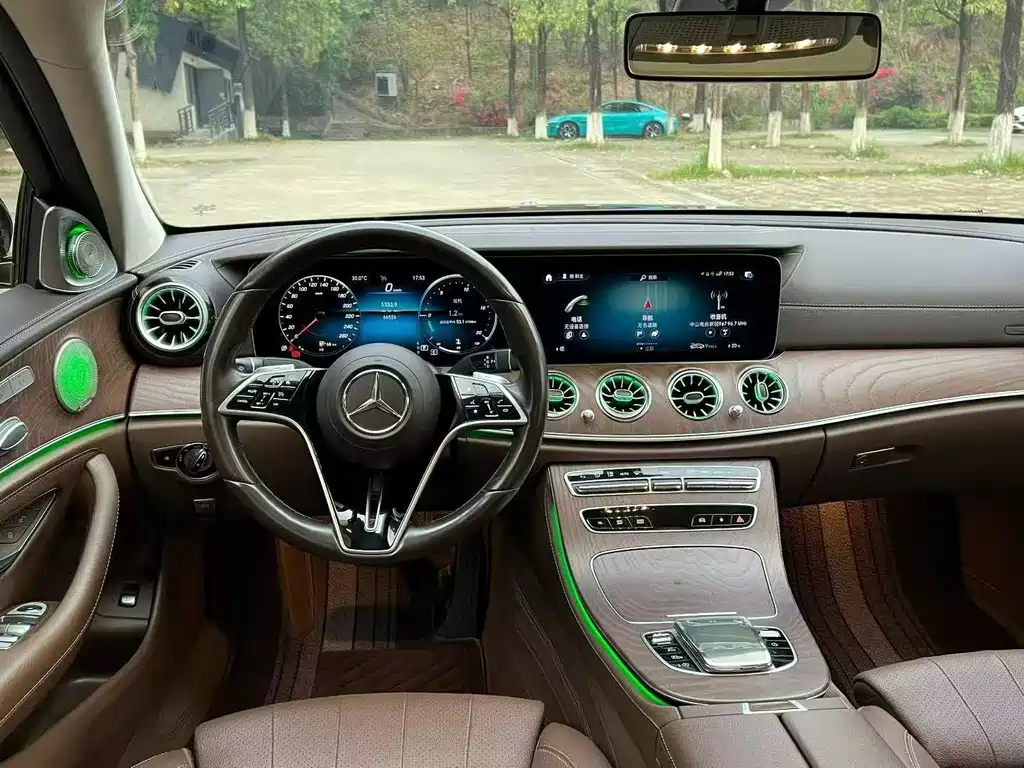Mercedes-Benz E-Class 2022 — фото 4