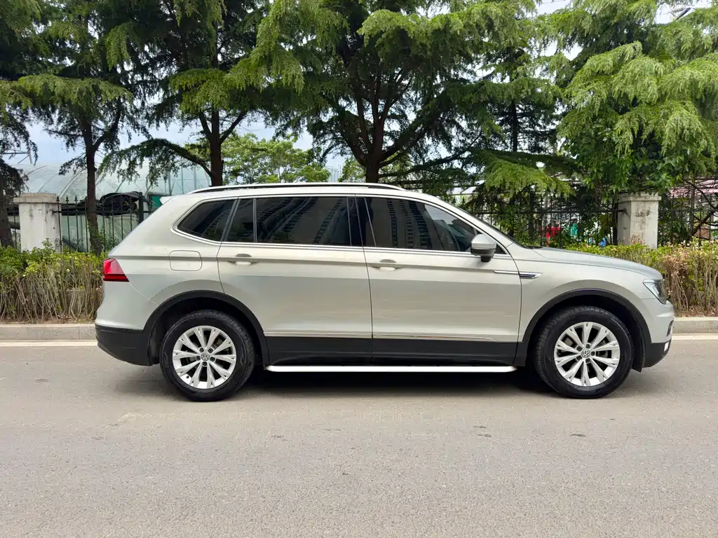 Volkswagen Tiguan L 2017 — фото 7