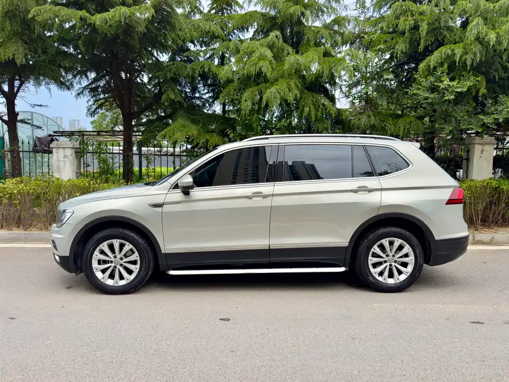 Volkswagen Tiguan L 2017 — фото 2