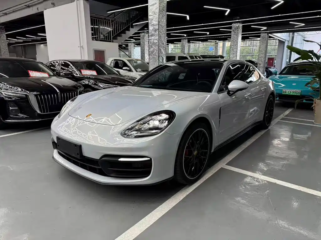 Porsche Panamera 2019 — фото 1