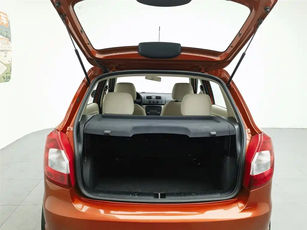 Skoda Fabia 2014 — фото 16