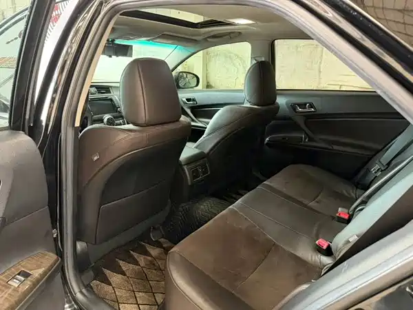 Toyota Reiz 2015