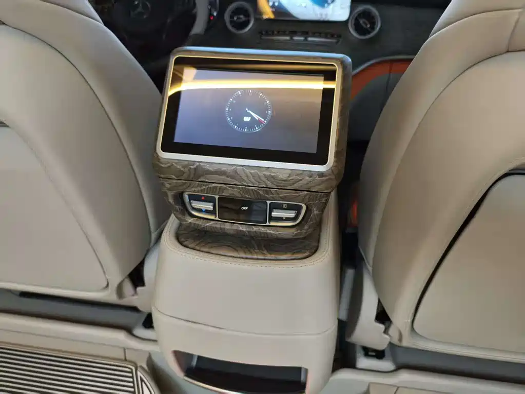 Mercedes-Benz V-Class 2021 — фото 15