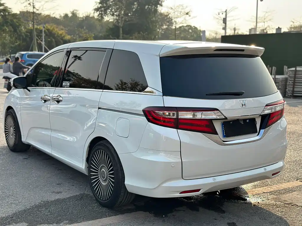 Honda Odyssey 2018 — фото 16