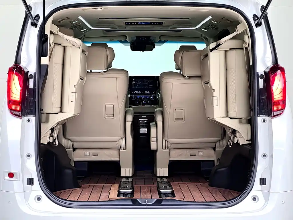 Toyota Alphard 2023 — фото 43