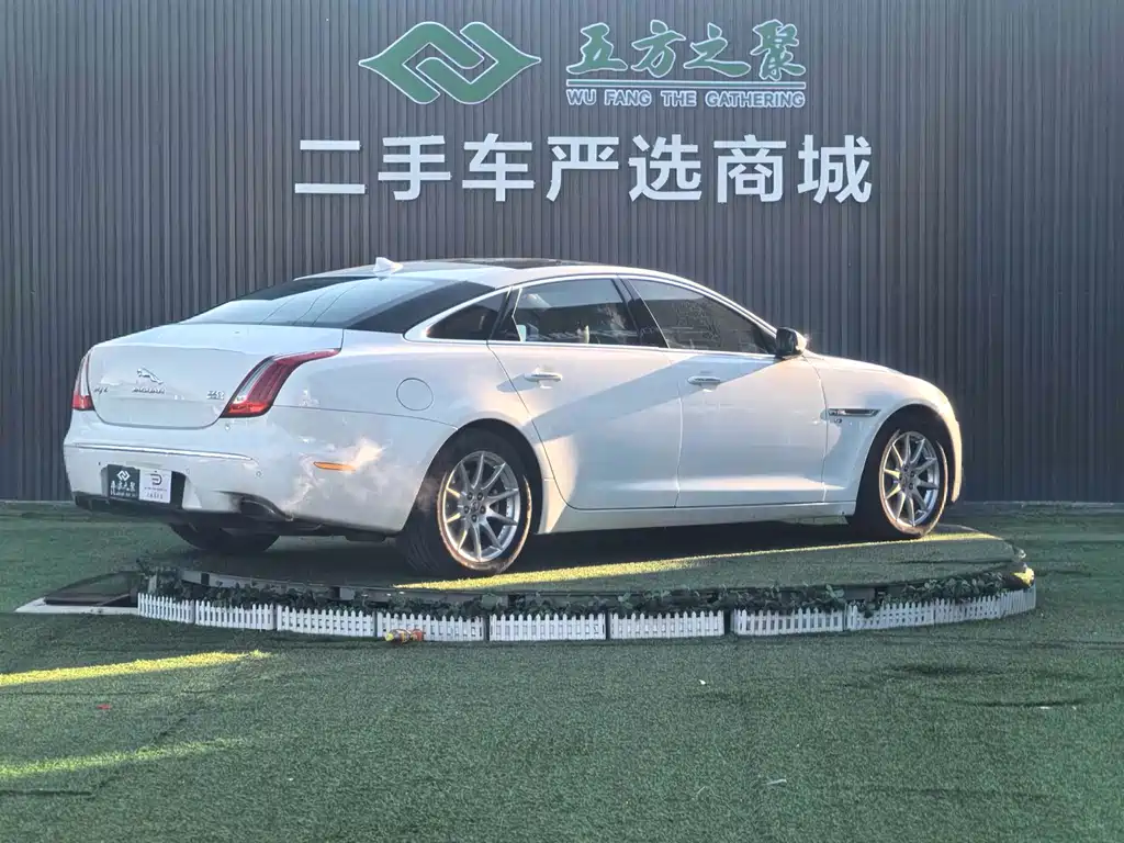 Jaguar XJ 2014 — фото 19