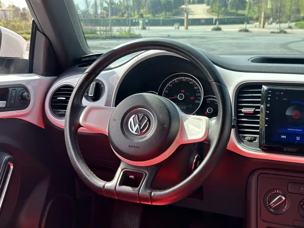 Volkswagen Beetle 2015 — фото 10
