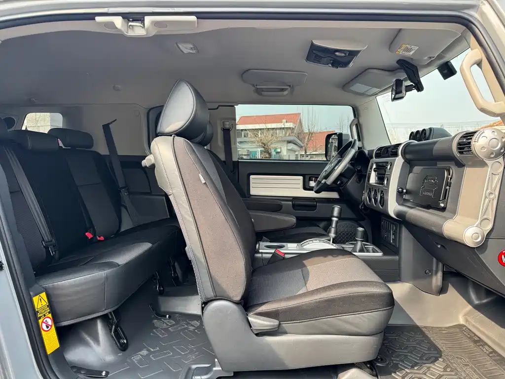 Toyota FJ Cruiser 2019 — фото 13