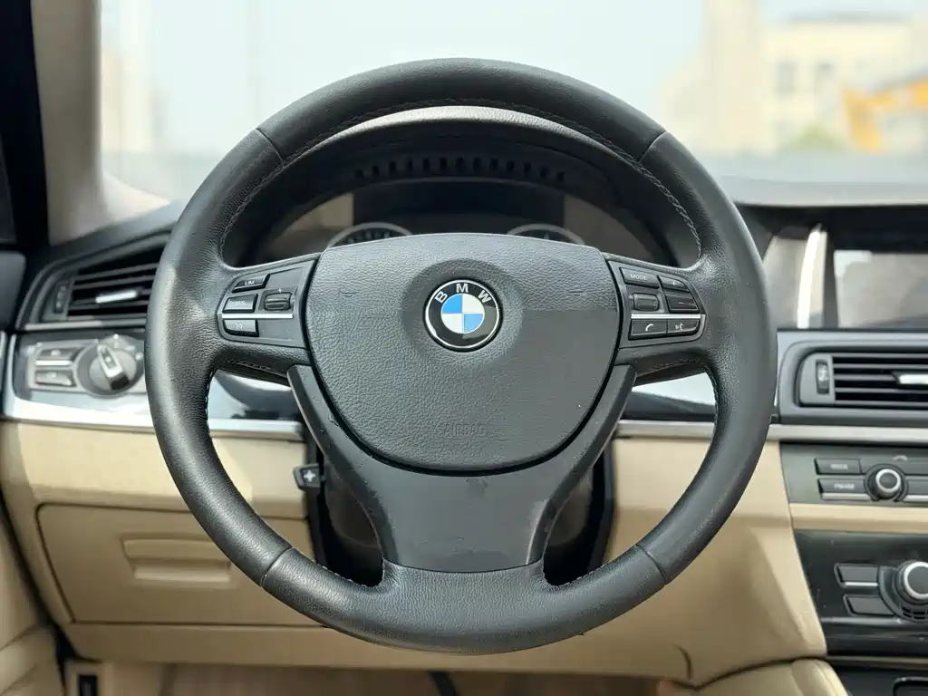 BMW 5 Series 2012 — фото 13
