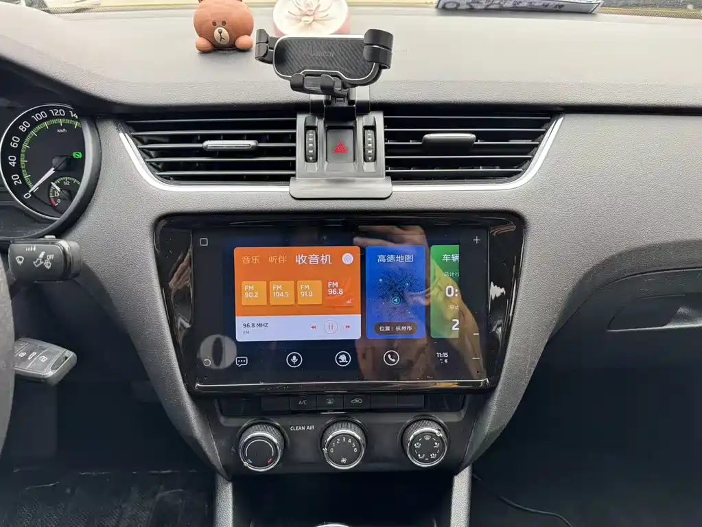 Skoda Octavia 2020 — фото 12