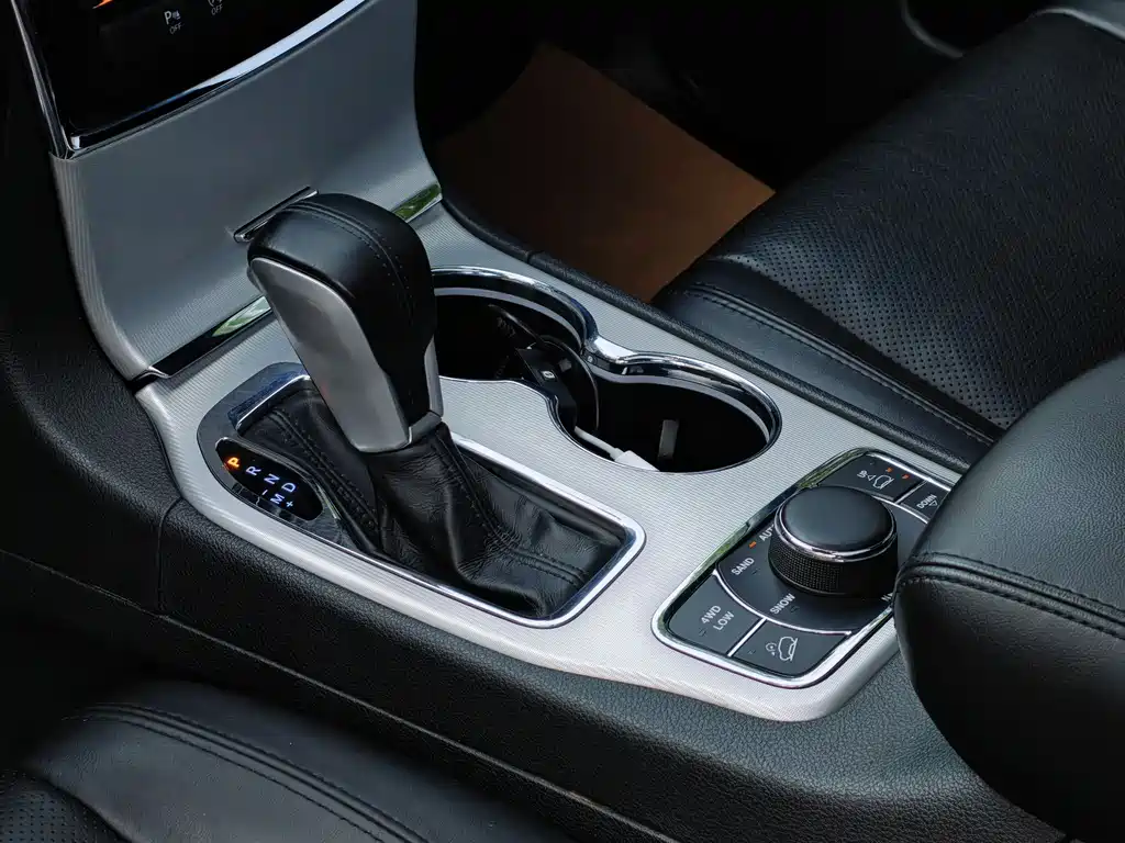 Jeep Grand Cherokee 2022 — фото 11