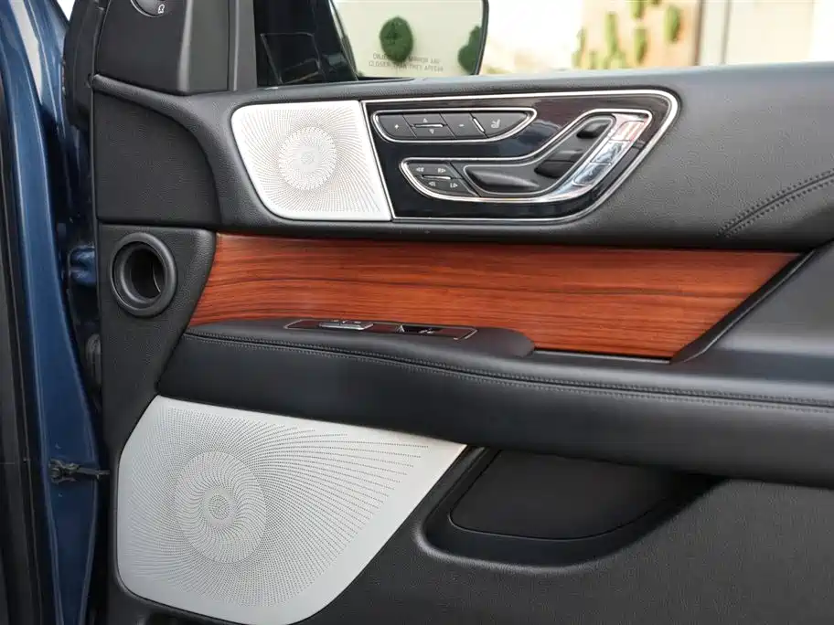 Lincoln Navigator 2019 — фото 19