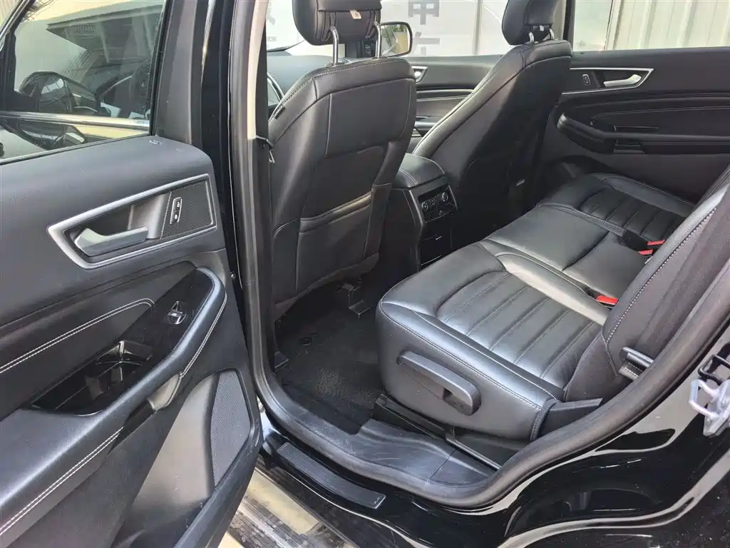 Ford Edge 2019 — фото 10