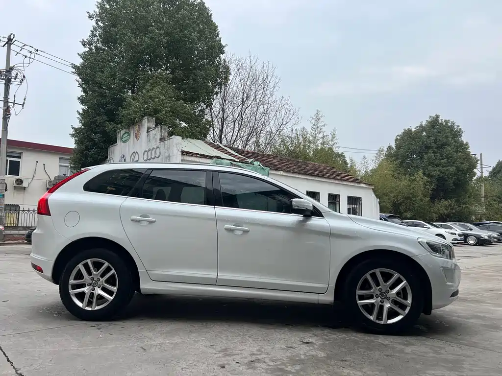 Volvo XC60 2017 — фото 4