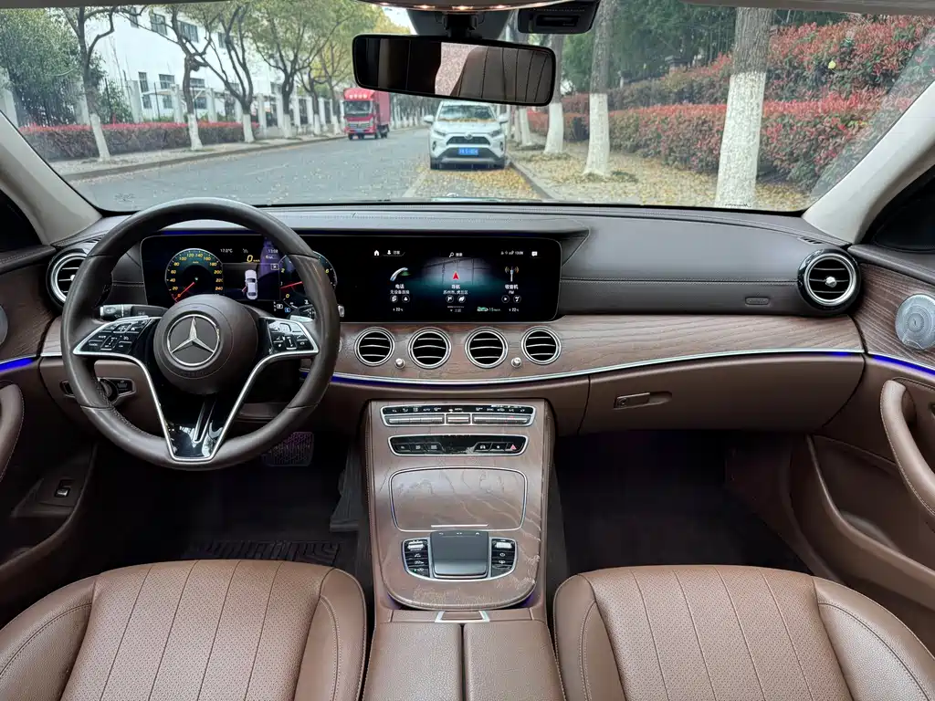 Mercedes-Benz E-Class 2021 — фото 15