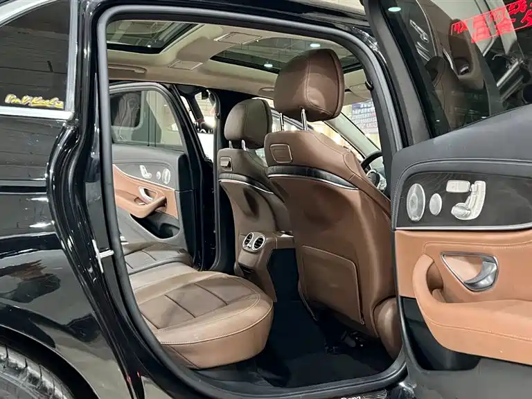 Mercedes-Benz E-Class 2019 — фото 19