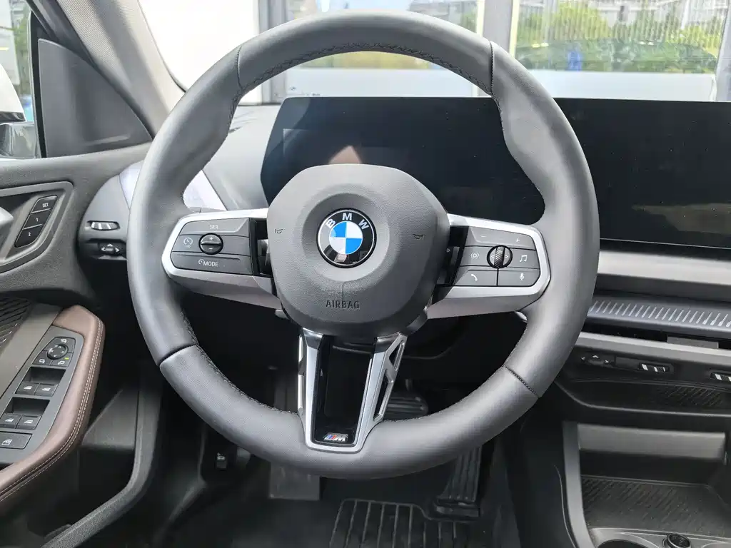 BMW 2 Series 2025 — фото 9
