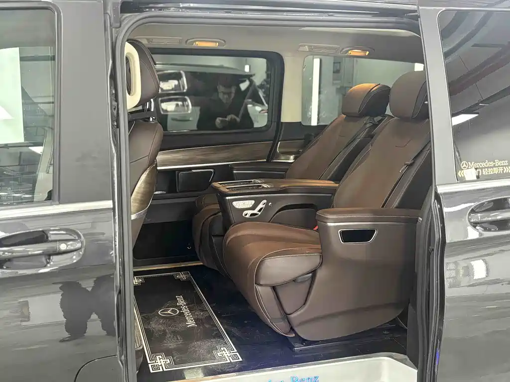 Mercedes-Benz V-Class 2022 — фото 6