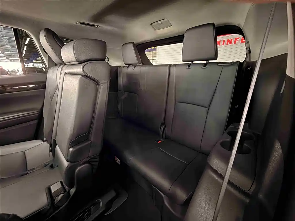 Toyota Highlander 2024 — фото 19