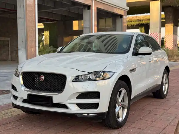 Jaguar F-PACE 2016