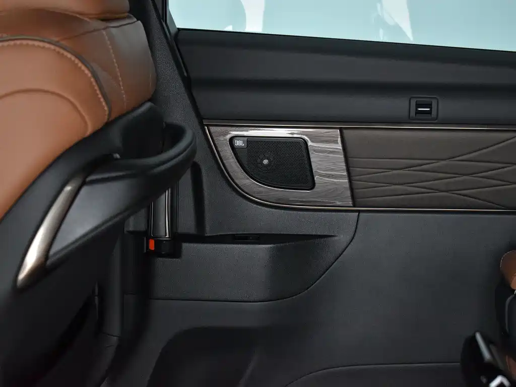 Toyota Vellfire 2024 — фото 17