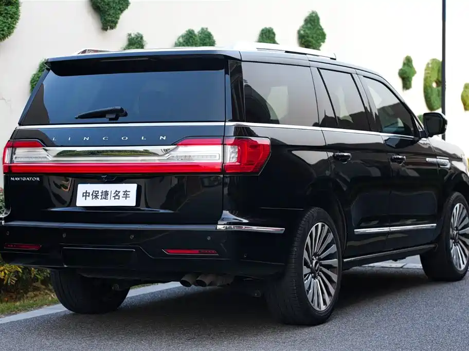 Lincoln Navigator 2022 — фото 27