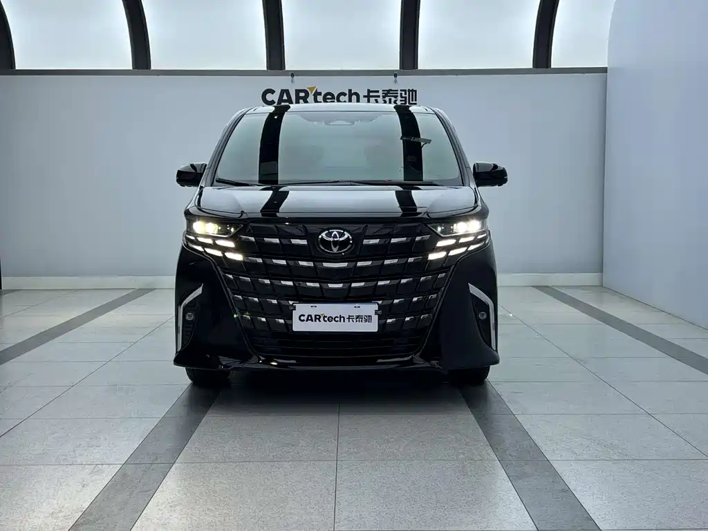 Toyota Alphard 2025 — фото 1