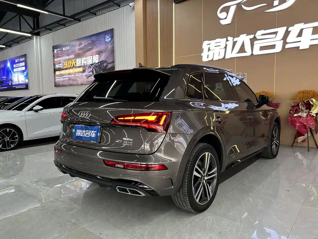 Audi Q5L 2022 — фото 12