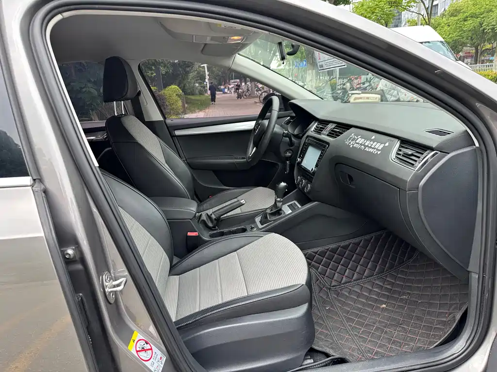 Skoda Octavia 2017 — фото 12