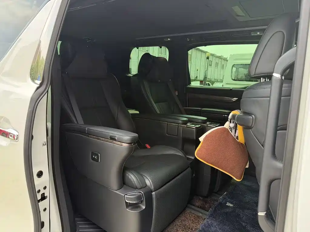 Toyota Vellfire 2023