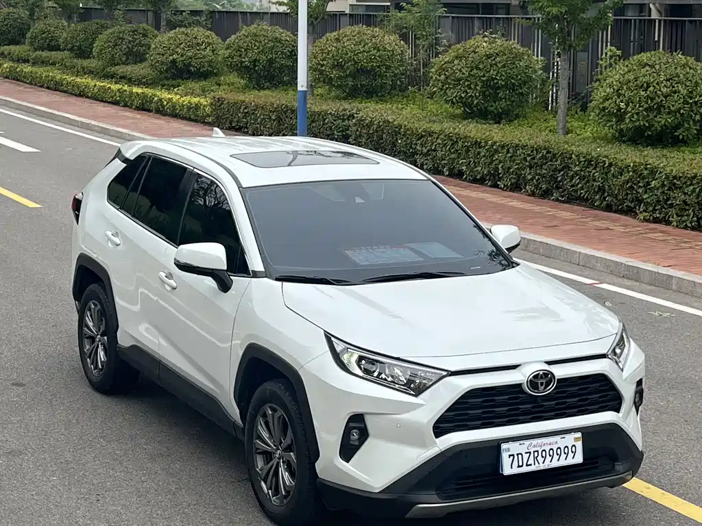 Toyota RAV4 2024 — фото 11