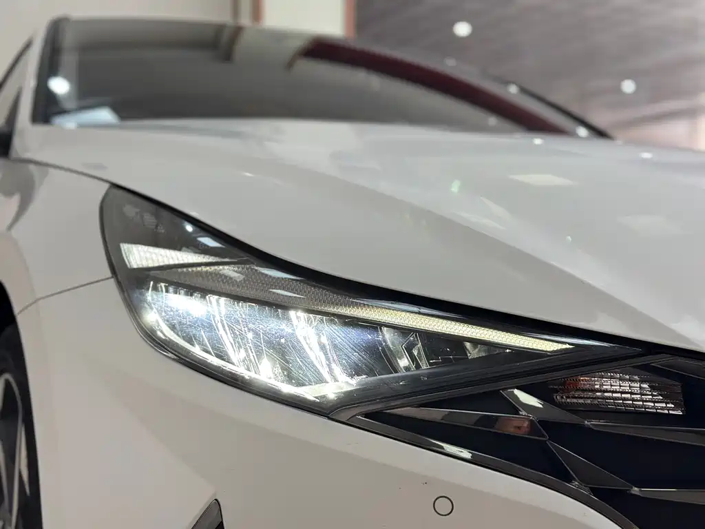 Hyundai Elantra 2022 — фото 4