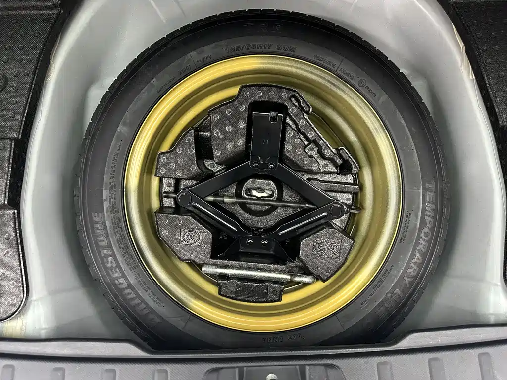 Subaru Forester 2023 — фото 18