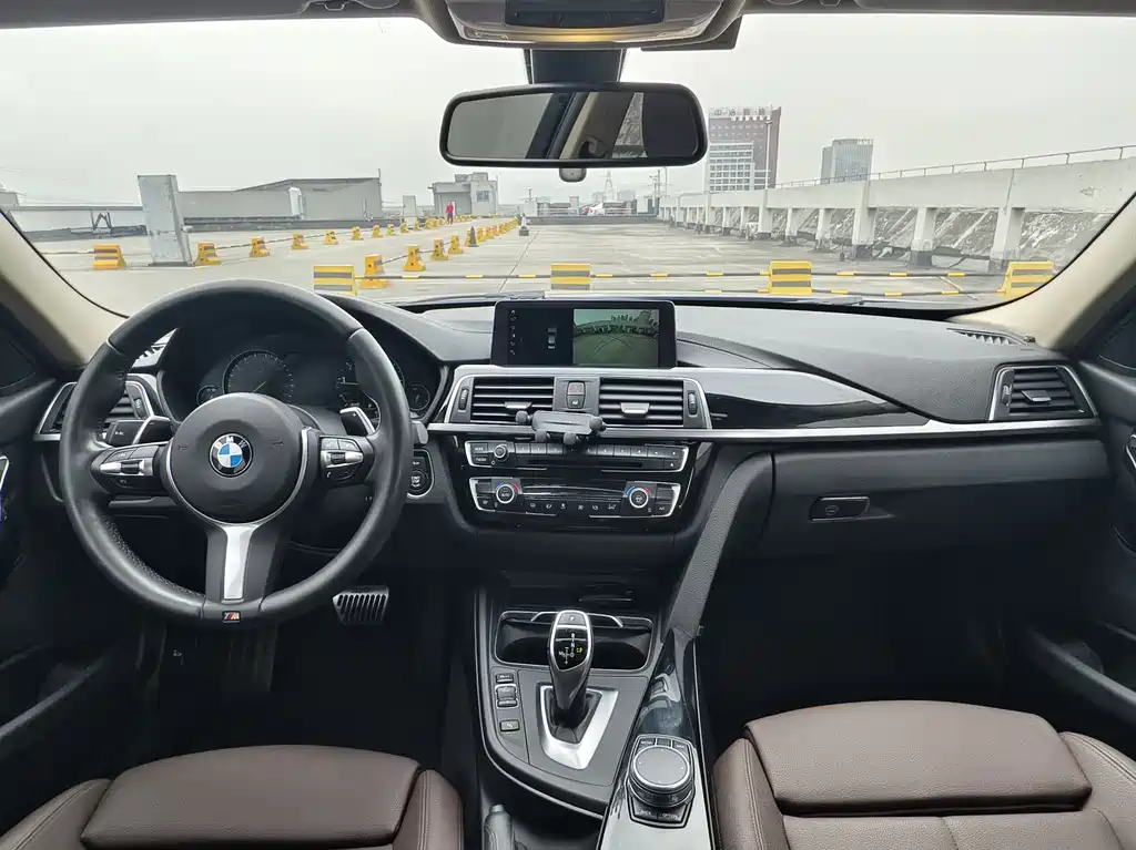 BMW 3 Series 2017 — фото 13
