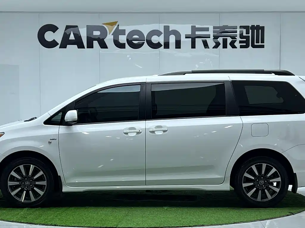 Toyota Sienna 2019 — фото 8