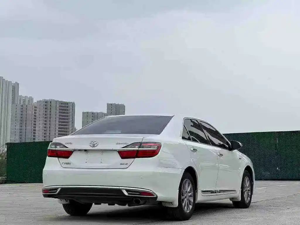 Toyota Camry 2017 — фото 7