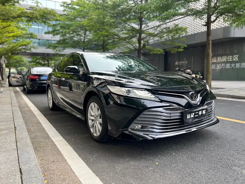 Toyota Camry 2019 — фото 13